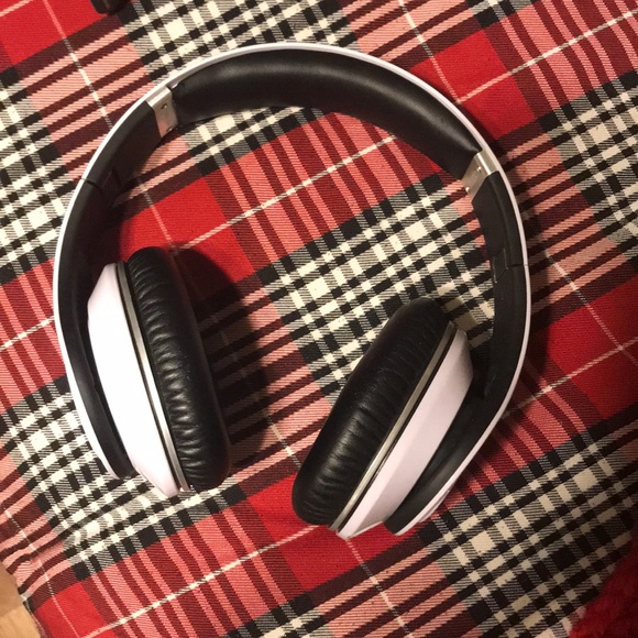 Beats Studio Wireless. - Picture 3 of 5
